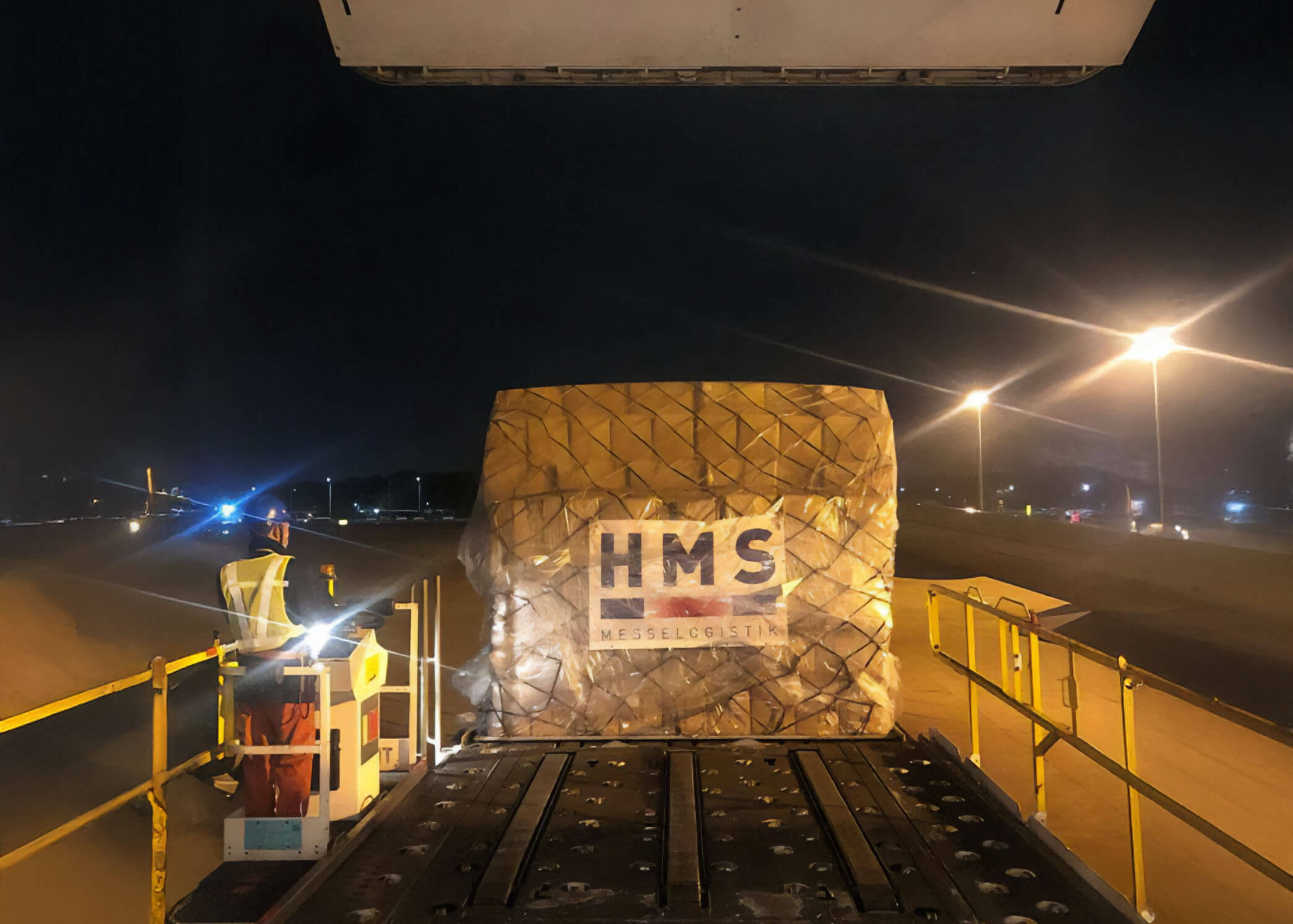 hms-airplane-freight-2